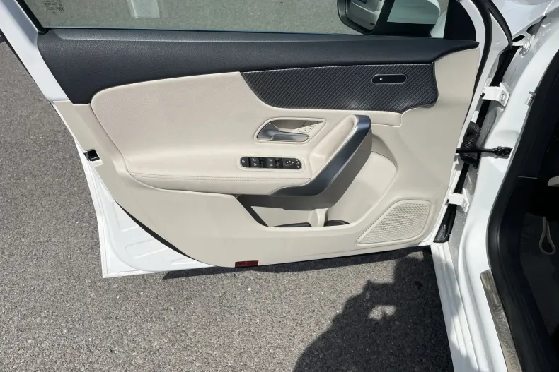 Mercedes-Benz A 180 (Clasa A) din 2023 cu 36.069 km - oferta MER239462 - foto 10