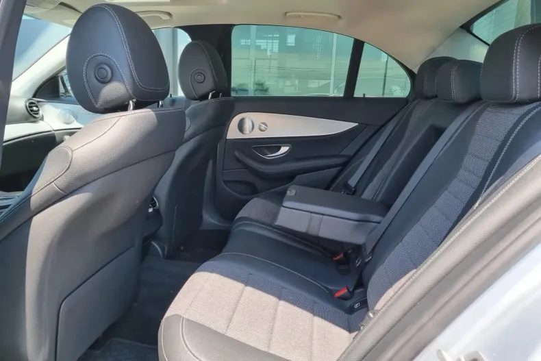 Mercedes-Benz E 220 (Clasa E) din 2020 cu 48.500 km - oferta MER239465 - foto 15