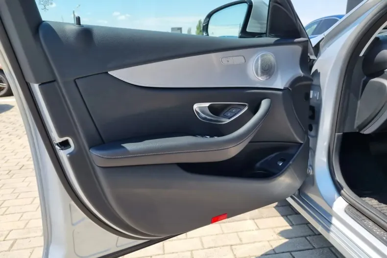 Mercedes-Benz E 220 (Clasa E) din 2020 cu 48.500 km - oferta MER239465 - foto 17