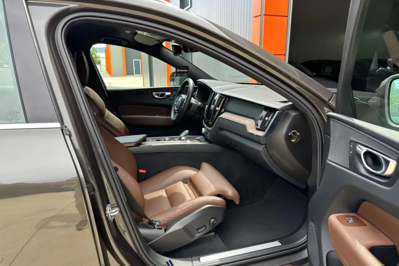 Volvo XC60 din 2021 cu 117.871 km - oferta VOL239466 - foto 13
