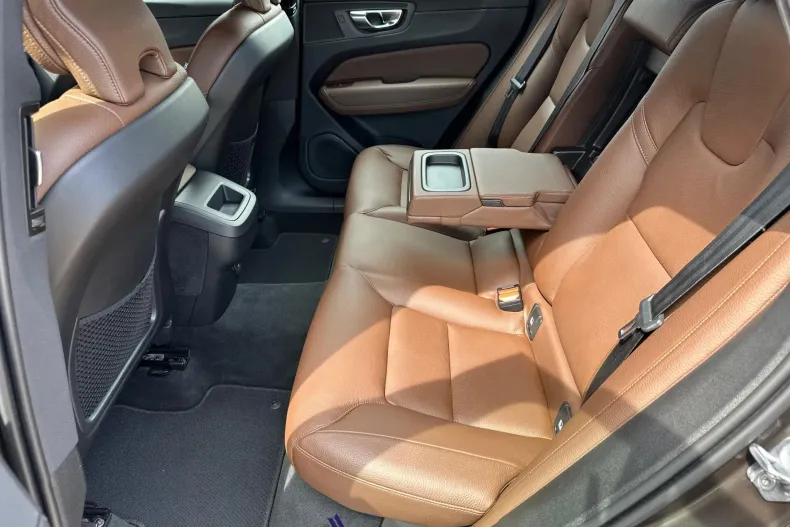 Volvo XC60 din 2021 cu 117.871 km - oferta VOL239466 - foto 20