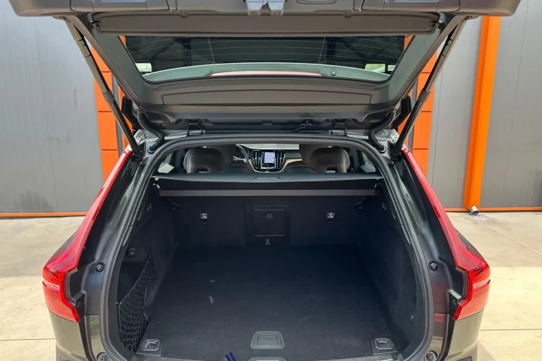 Volvo XC60 din 2021 cu 117.871 km - oferta VOL239466 - foto 21