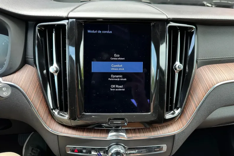 Volvo XC60 din 2021 cu 117.871 km - oferta VOL239466 - foto 23