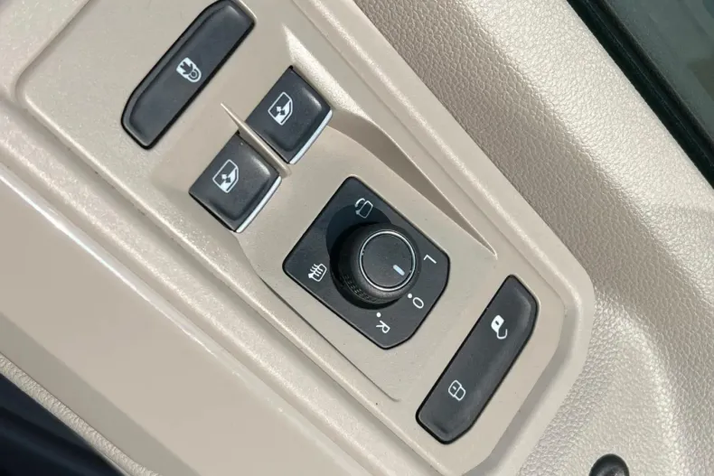 Volkswagen Multivan din 2024 cu 22.889 km - oferta VOL239474 - foto 34