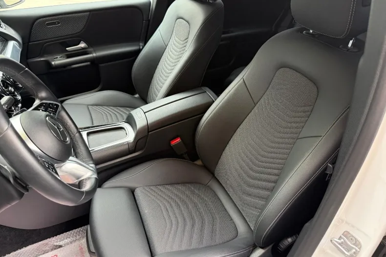Mercedes-Benz GLB 220 (Clasa GLB) din 2024 cu 30.400 km - oferta MER239477 - foto 6