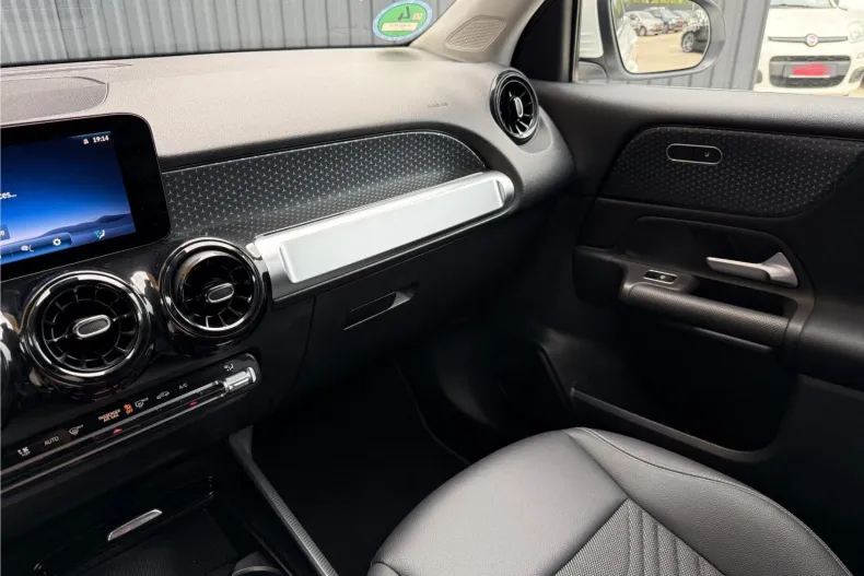 Mercedes-Benz GLB 220 (Clasa GLB) din 2024 cu 30.400 km - oferta MER239477 - foto 8