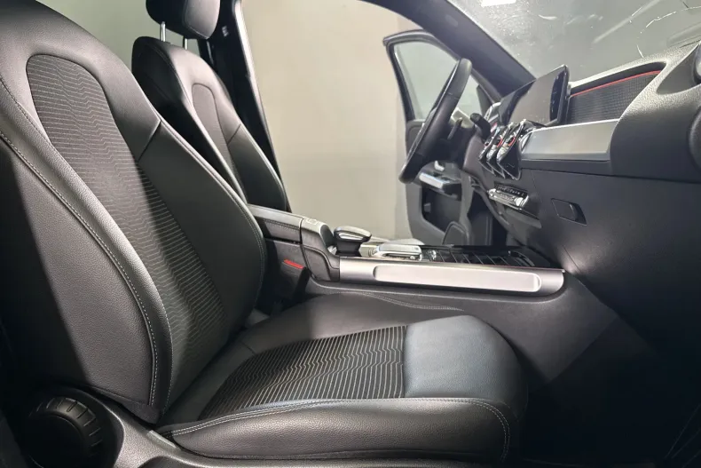 Mercedes-Benz GLB 200 (Clasa GLB) din 2022 cu 27.119 km - oferta MER239486 - foto 11