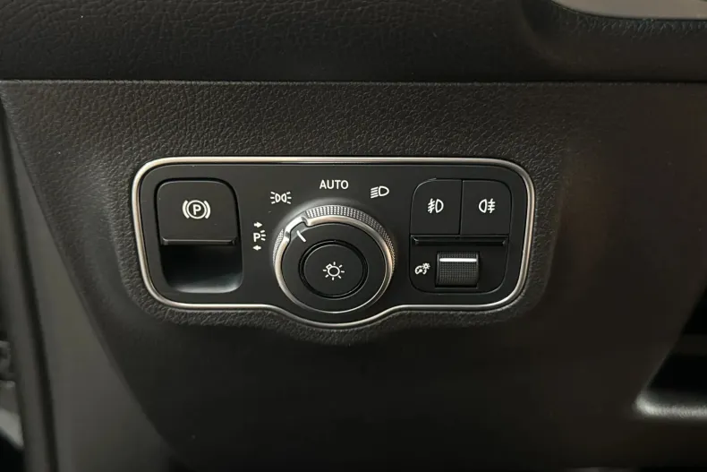 Mercedes-Benz GLB 200 (Clasa GLB) din 2022 cu 27.119 km - oferta MER239486 - foto 15