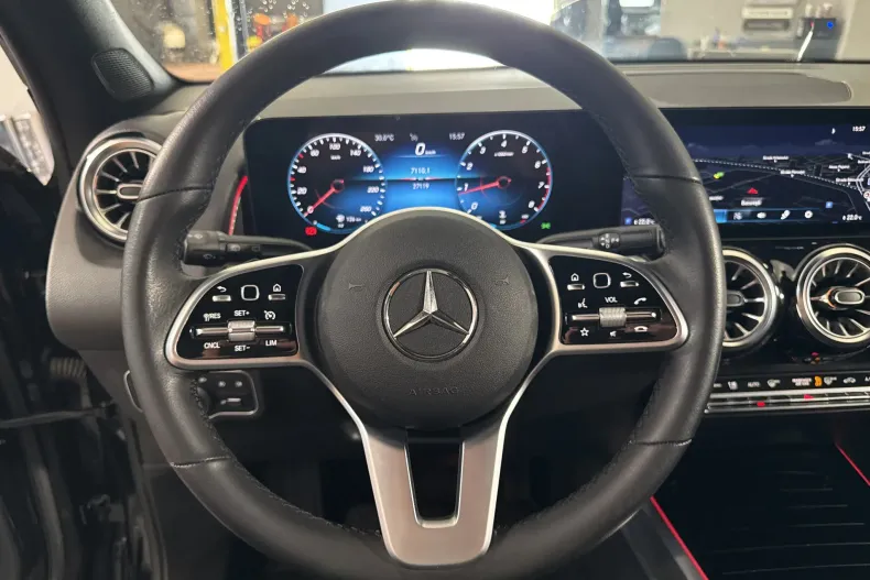 Mercedes-Benz GLB 200 (Clasa GLB) din 2022 cu 27.119 km - oferta MER239486 - foto 16