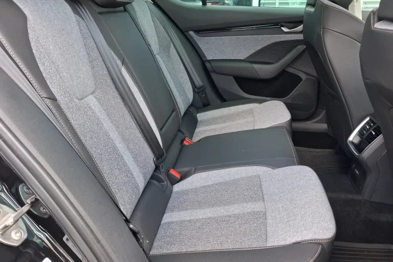 Skoda Octavia din 2026 cu 1.169 km - oferta SKO239500 - foto 37
