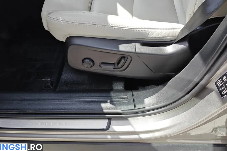 Volvo XC40 din 2021 cu 95.063 km - oferta VOL239501 - foto 13