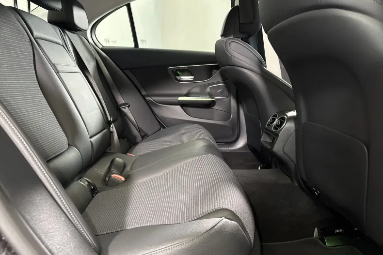 Mercedes-Benz C 300 (Clasa C) din 2024 cu 38.733 km - oferta MER239524 - foto 12