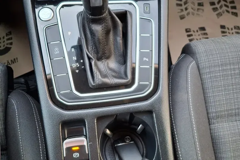 Volkswagen Passat din 2021 cu 75.132 km - oferta VOL239571 - foto 21