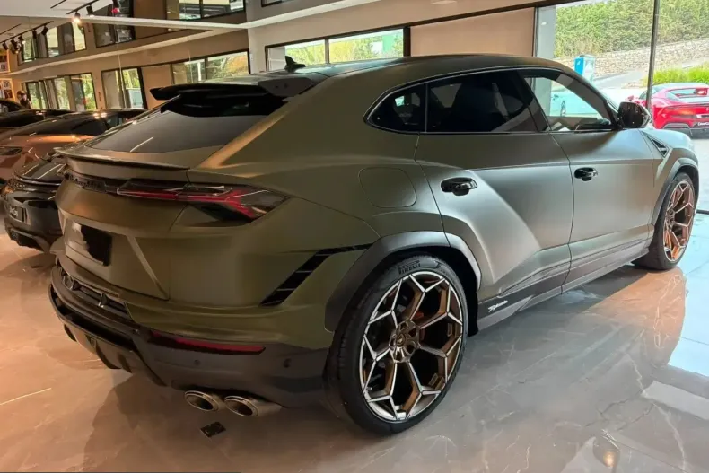 Lamborghini Urus din 2024 cu 4.100 km - oferta LAM239665 - foto 4