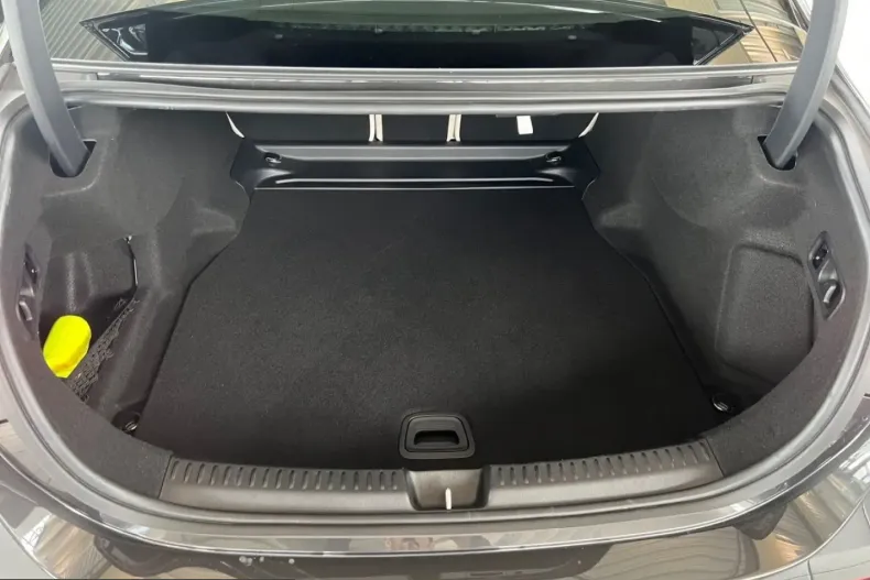 Mercedes-Benz E 220 (Clasa E) din 2025 cu 11.492 km - oferta MER239690 - foto 11