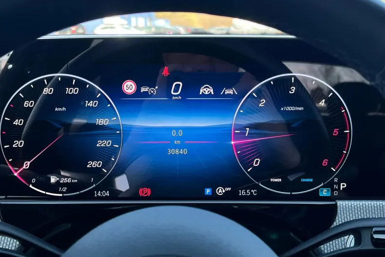 Mercedes-Benz E 220 (Clasa E) din 2023 cu 30.840 km - oferta MER239693 - foto 14