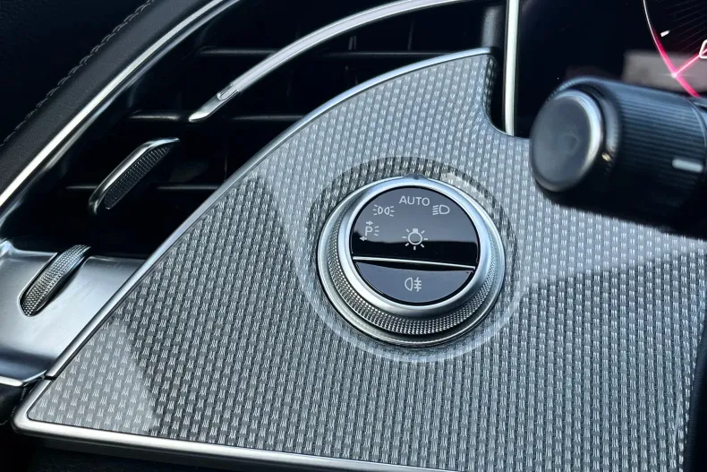 Mercedes-Benz E 220 (Clasa E) din 2023 cu 30.840 km - oferta MER239693 - foto 20