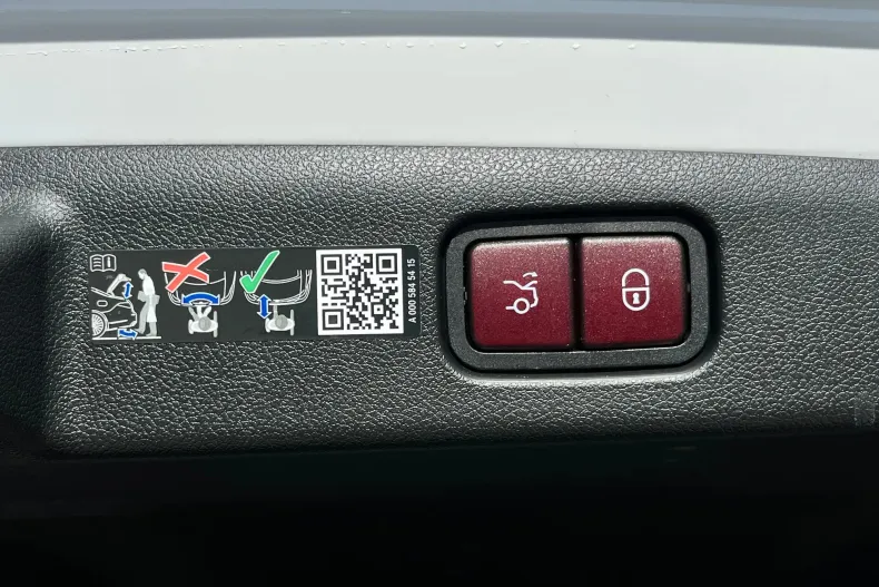 Mercedes-Benz E 220 (Clasa E) din 2023 cu 30.840 km - oferta MER239693 - foto 30