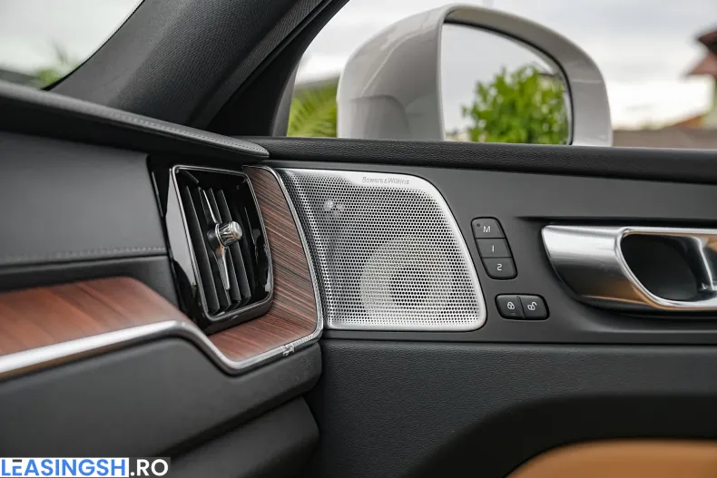 Volvo XC60 din 2023 cu 86.400 km - oferta VOL239702 - foto 13