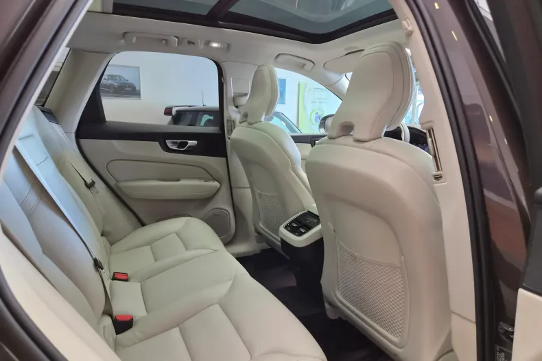Volvo XC60 din 2021 cu 77.700 km - oferta VOL239718 - foto 12