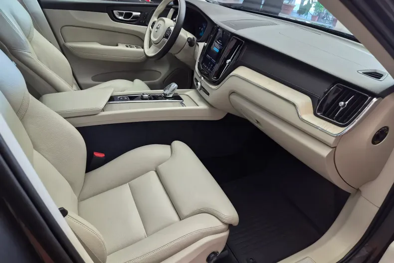 Volvo XC60 din 2021 cu 77.700 km - oferta VOL239718 - foto 14
