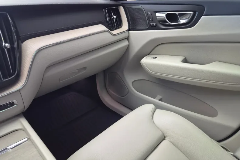 Volvo XC60 din 2021 cu 77.700 km - oferta VOL239718 - foto 21