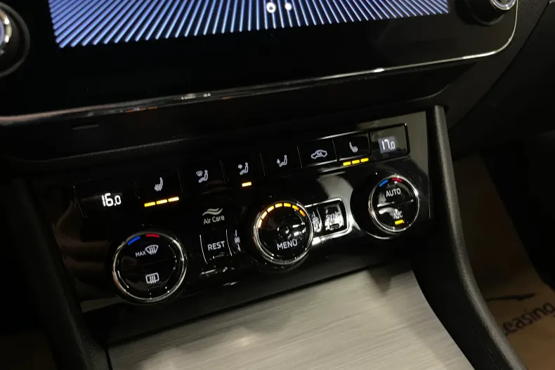 Skoda Superb din 2023 cu 63.734 km - oferta SKO239728 - foto 18