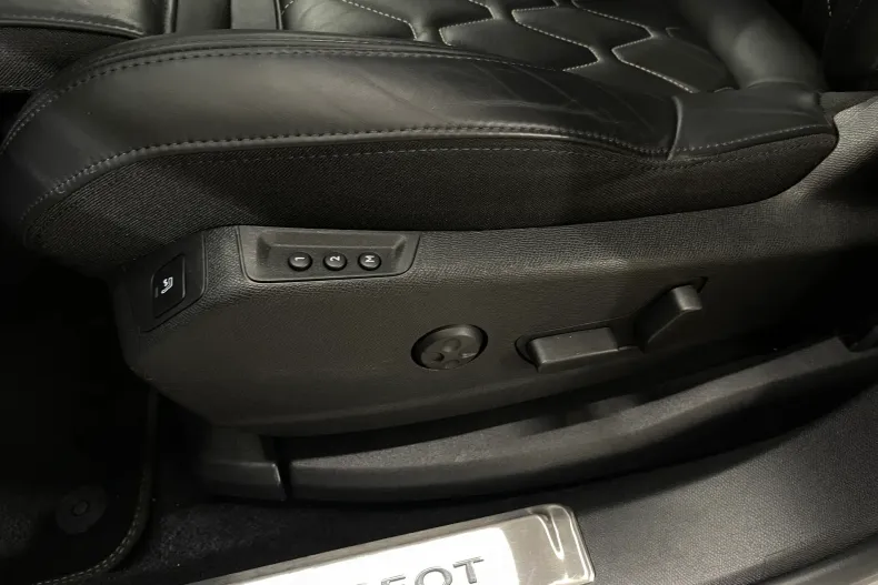 Peugeot 3008 din 2020 cu 66.469 km - oferta PEU239736 - foto 24