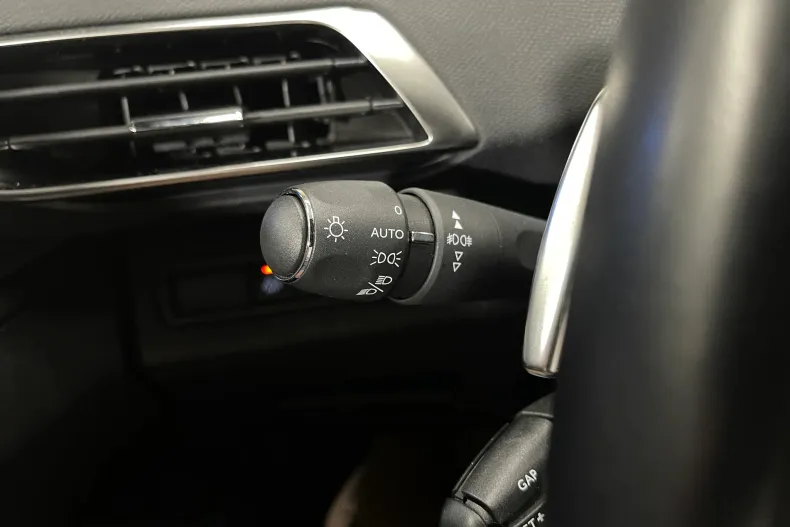 Peugeot 3008 din 2020 cu 66.469 km - oferta PEU239736 - foto 30