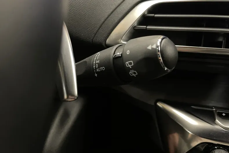 Peugeot 3008 din 2020 cu 66.469 km - oferta PEU239736 - foto 31