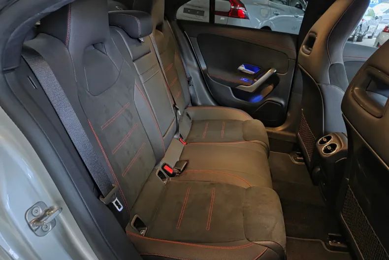 Mercedes-Benz CLA 250 (Clasa CLA) din 2023 cu 35.900 km - oferta MER239743 - foto 8