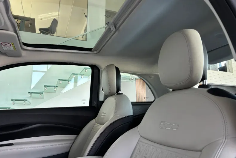 Fiat 500e din 2020 cu 19.600 km - oferta FIA239751 - foto 16