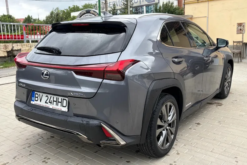 Lexus UX din 2021 cu 35.700 km - oferta LEX239755 - foto 4