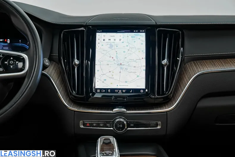 Volvo XC60 din 2021 cu 126.000 km - oferta VOL239765 - foto 35