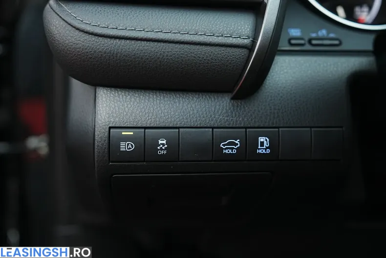 Toyota Camry din 2022 cu 116.000 km - oferta TOY239770 - foto 30