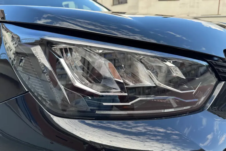 Peugeot 2008 din 2023 cu 74.700 km - oferta PEU239777 - foto 21