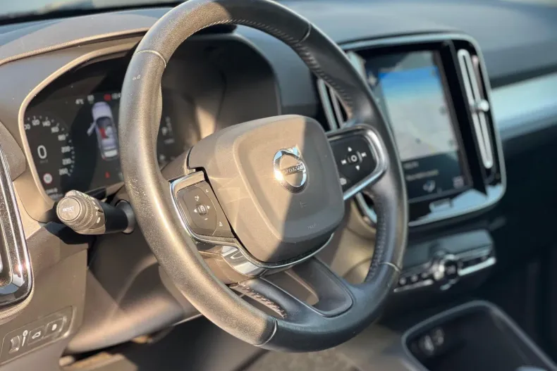 Volvo XC40 din 2020 cu 99.871 km - oferta VOL239794 - foto 4
