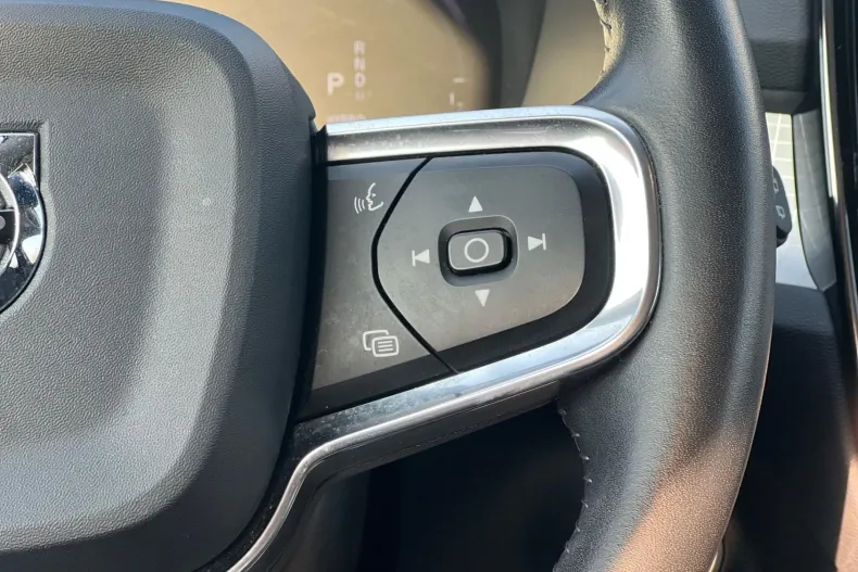 Volvo XC40 din 2020 cu 99.871 km - oferta VOL239794 - foto 13