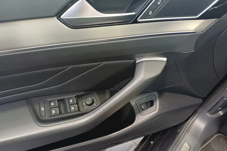 Volkswagen Passat din 2022 cu 59.109 km - oferta VOL239845 - foto 5