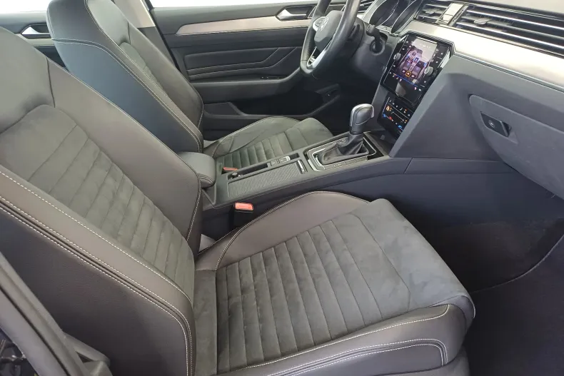 Volkswagen Passat din 2022 cu 59.109 km - oferta VOL239845 - foto 26