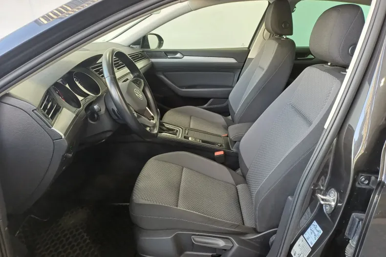 Volkswagen Passat din 2021 cu 86.372 km - oferta VOL239846 - foto 5