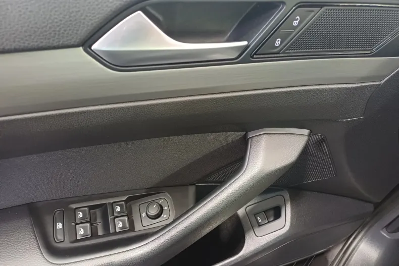 Volkswagen Passat din 2021 cu 86.372 km - oferta VOL239846 - foto 8