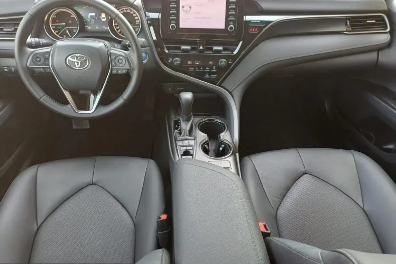 Toyota Camry din 2022 cu 18.140 km - oferta TOY239858 - foto 10