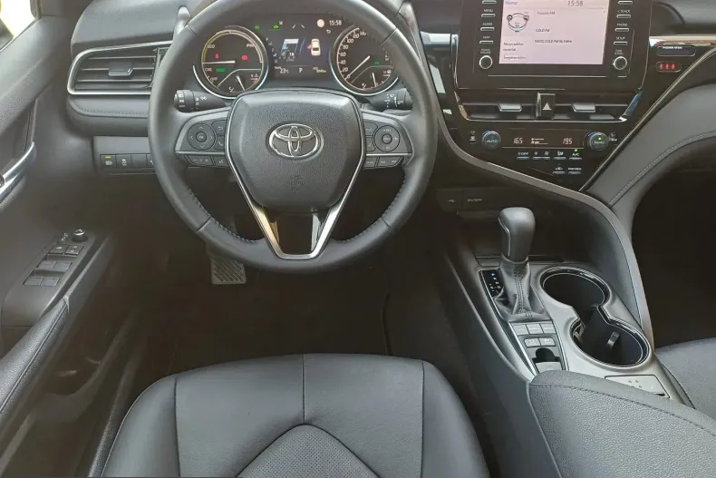 Toyota Camry din 2022 cu 18.140 km - oferta TOY239858 - foto 11