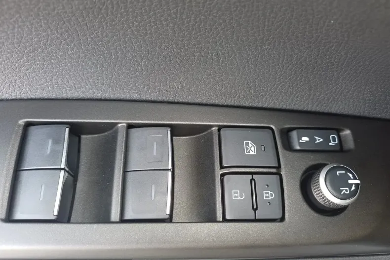 Toyota Camry din 2022 cu 18.140 km - oferta TOY239858 - foto 12