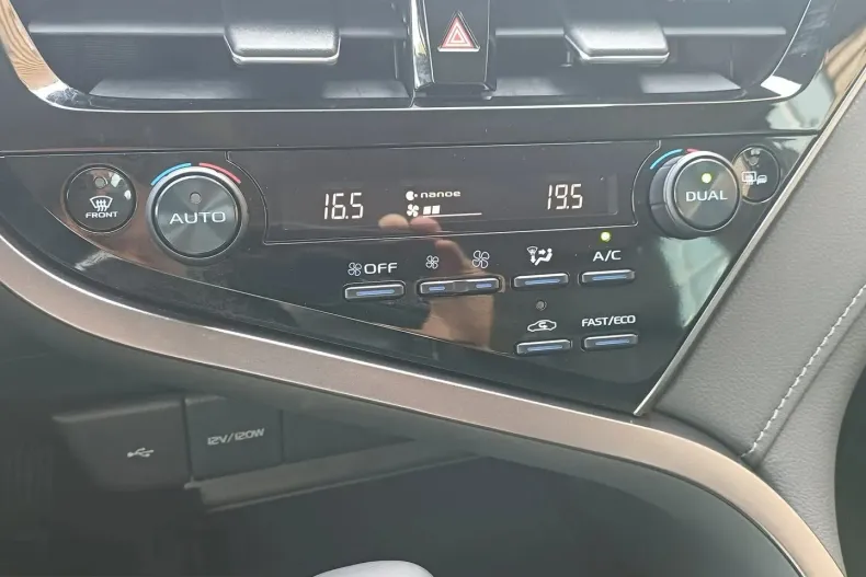Toyota Camry din 2022 cu 18.140 km - oferta TOY239858 - foto 20