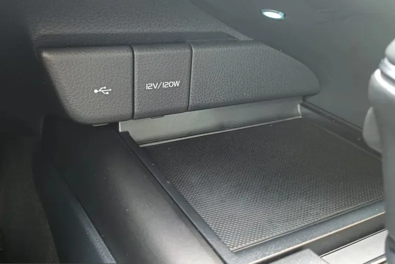 Toyota Camry din 2022 cu 18.140 km - oferta TOY239858 - foto 21