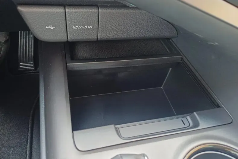 Toyota Camry din 2022 cu 18.140 km - oferta TOY239858 - foto 22