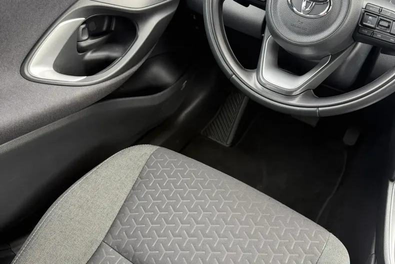 Toyota Yaris Cross din 2023 cu 18.900 km - oferta TOY239867 - foto 24