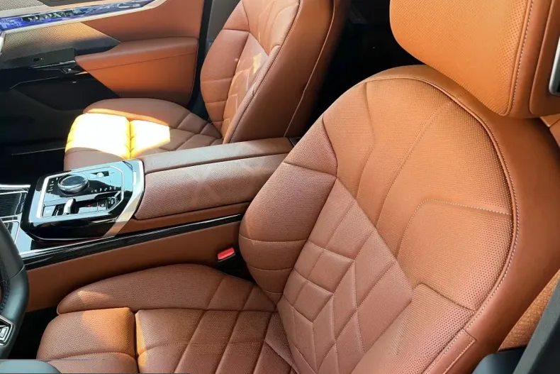 BMW 740 (Seria 7) din 2025 cu 7.390 km - oferta BMW239874 - foto 13